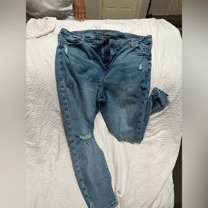 Blue Jean pants from American eagle. With tips on the knees